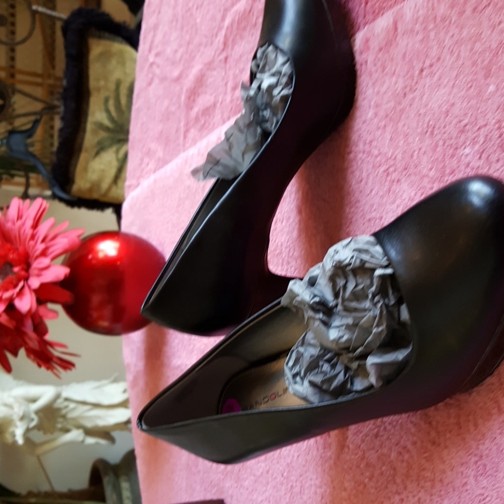 Bandolino pumps, nver worn, 8.5  nwot